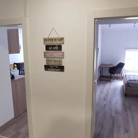Apartman - Located, Calm & Super Tidy *