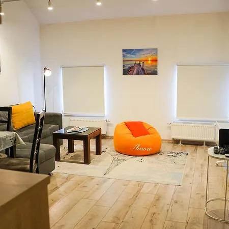 Apartman - Located, Calm & Super Tidy *