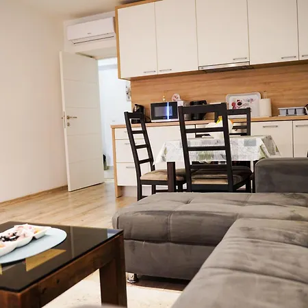 Apartmán - Located, Calm & Super Tidy